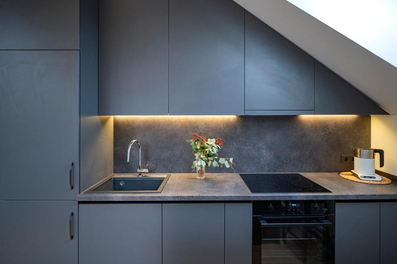 Loft 1 Bd Old Town Apartment By Hostlovers Каунас Экстерьер фото